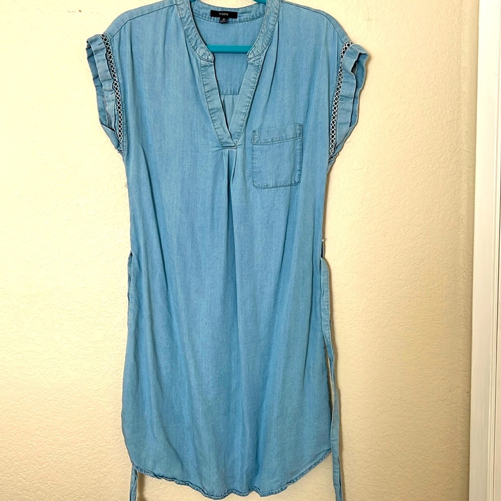 Chambray M belted dress